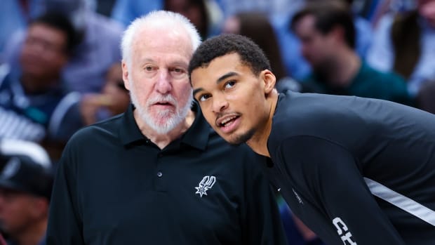 victor wembanyama gregg popovich 1